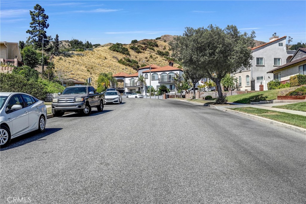 824 Stanford Road Burbank, CA 91504 - Photo 8 of 46