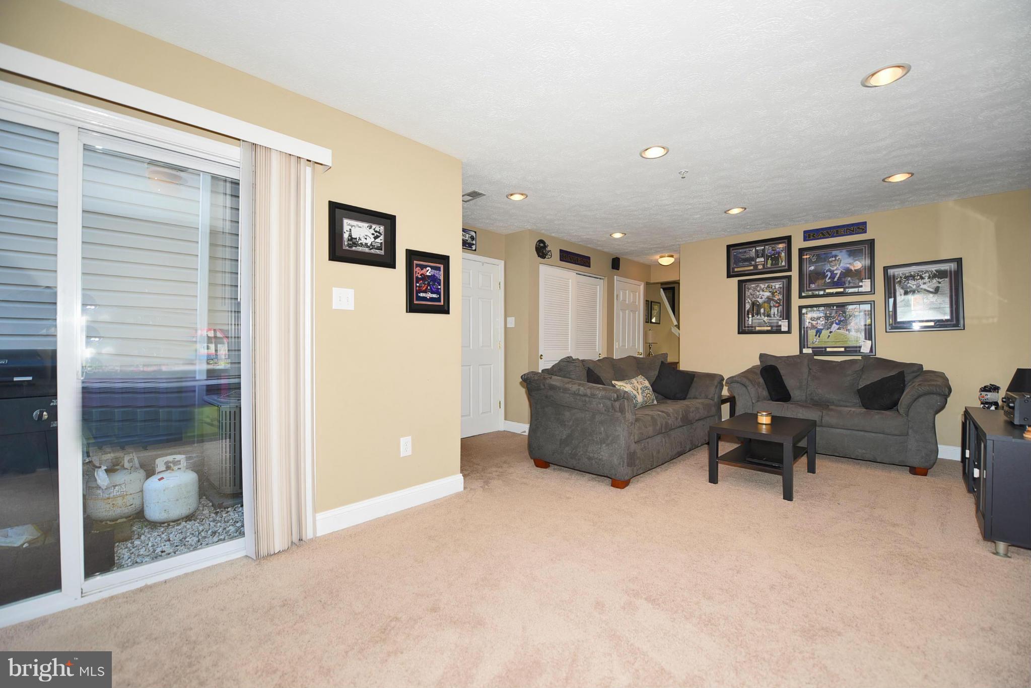 9868 Decatur Road Baltimore, MD 21220 - Photo 4 of 30 Main level family rm w/sliders to yard.