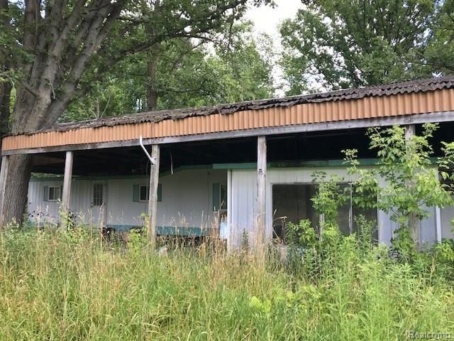 2260 Castle Road North Branch, MI 48461 - Photo 5 of 10 IMG_8415.jpg
