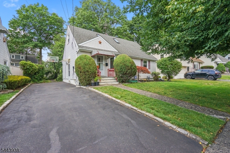 57 Ivanhoe Terrace Bloomfield, NJ 07003 - Photo 2 of 37