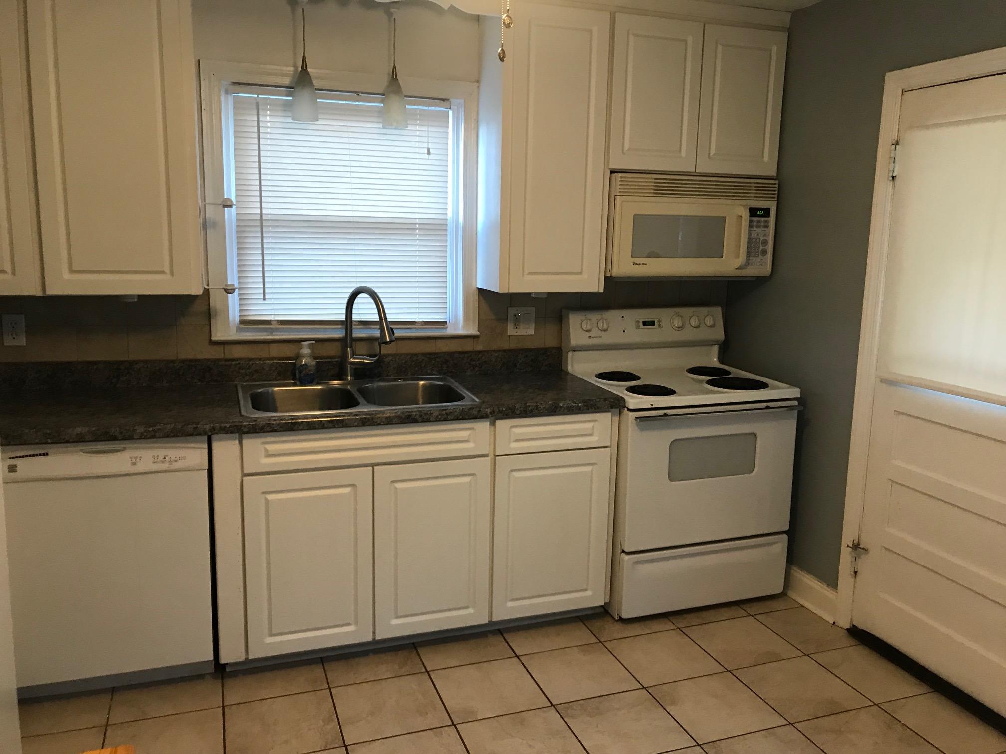 4916 Hazelridge Road Northwest Roanoke, VA 24012 - Photo 6 of 12 Large Eat-in-Kitchen