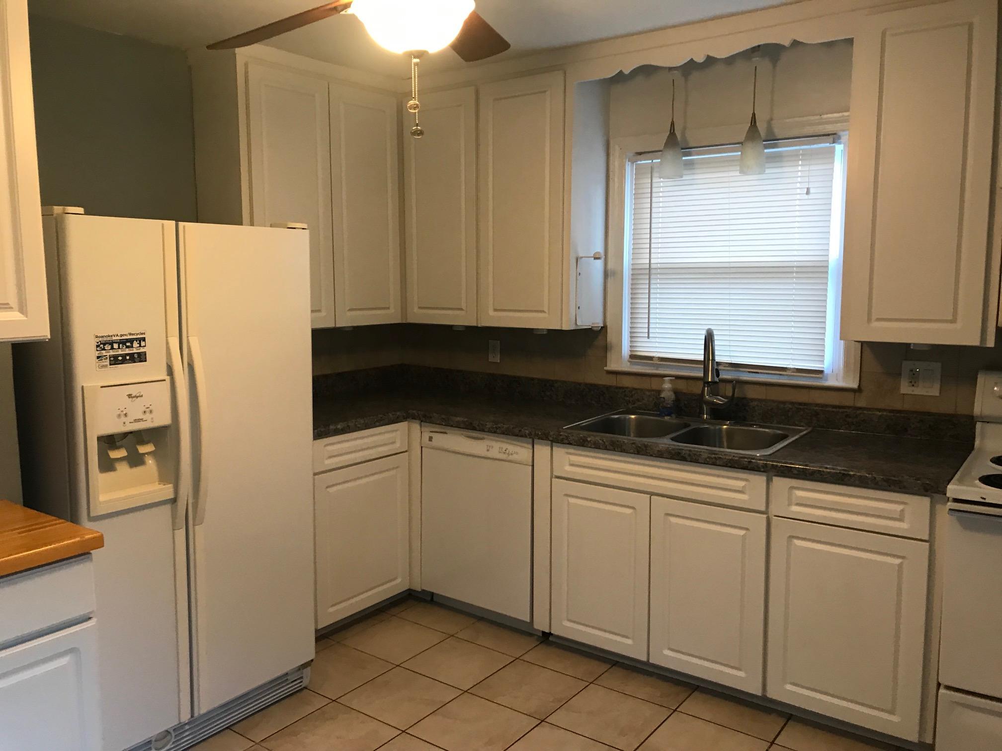 4916 Hazelridge Road Northwest Roanoke, VA 24012 - Photo 7 of 12 Newer counters