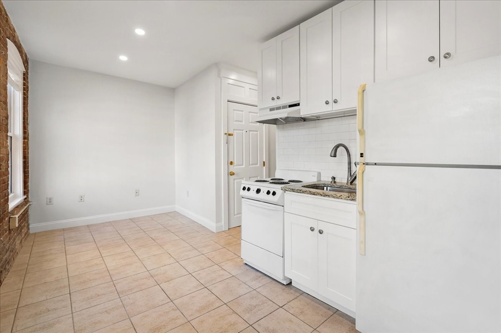 19 Harris Street, Unit 5 Boston, MA 02113 - Photo 5 of 13