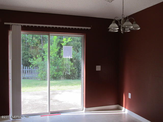 3488 Alec Drive Middleburg, FL 32068 - Photo 10 of 24 a view of a livingroom with a floor to ceiling window and an outdoor view