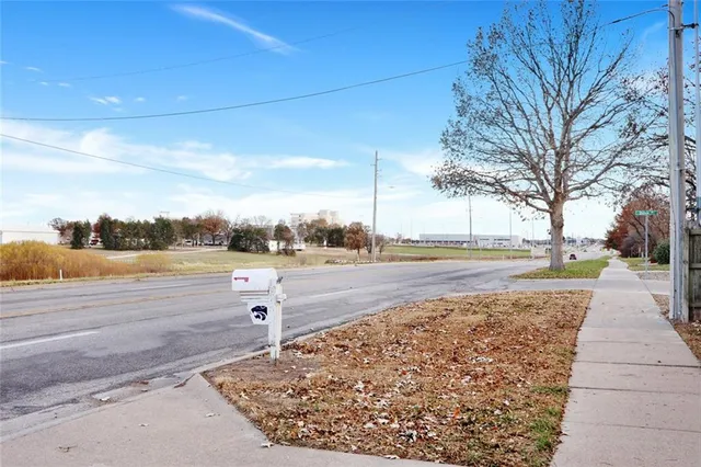 $975,000 | 2303 College Avenue, Manhattan, KS 66502