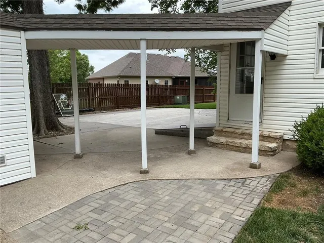 $975,000 | 2303 College Avenue, Manhattan, KS 66502