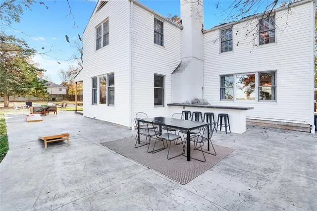 $975,000 | 2303 College Avenue, Manhattan, KS 66502