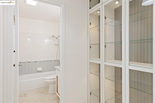 $339,000 | 7 Commodore Drive, Unit A355, Emeryville, CA 94608