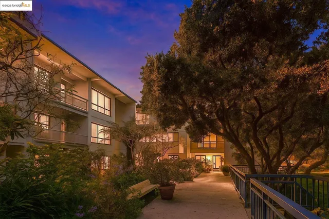 $339,000 | 7 Commodore Drive, Unit A355, Emeryville, CA 94608