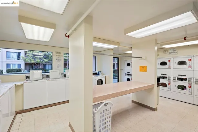 $339,000 | 7 Commodore Drive, Unit A355, Emeryville, CA 94608