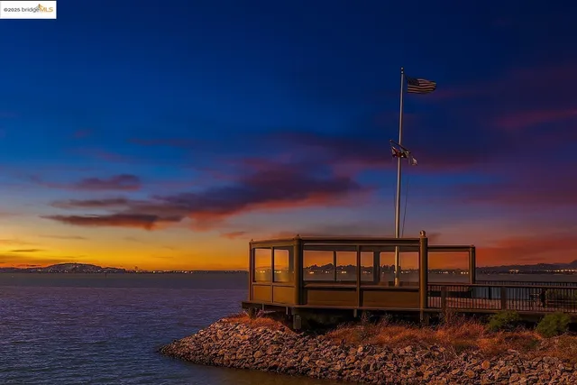 $339,000 | 7 Commodore Drive, Unit A355, Emeryville, CA 94608