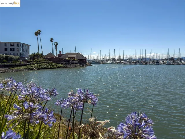 $339,000 | 7 Commodore Drive, Unit A355, Emeryville, CA 94608