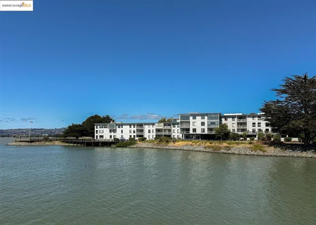 $339,000 | 7 Commodore Drive, Unit A355, Emeryville, CA 94608
