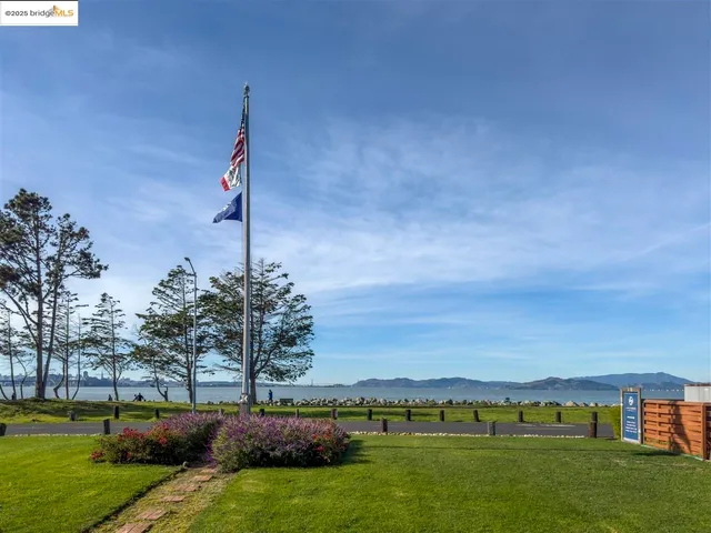 $339,000 | 7 Commodore Drive, Unit A355, Emeryville, CA 94608