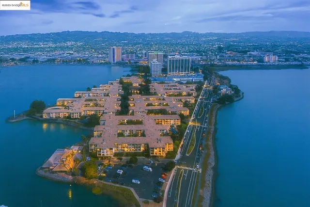 $339,000 | 7 Commodore Drive, Unit A355, Emeryville, CA 94608