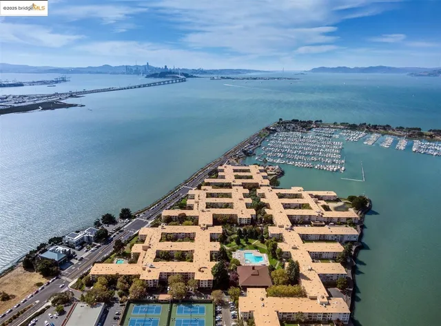 $339,000 | 7 Commodore Drive, Unit A355, Emeryville, CA 94608