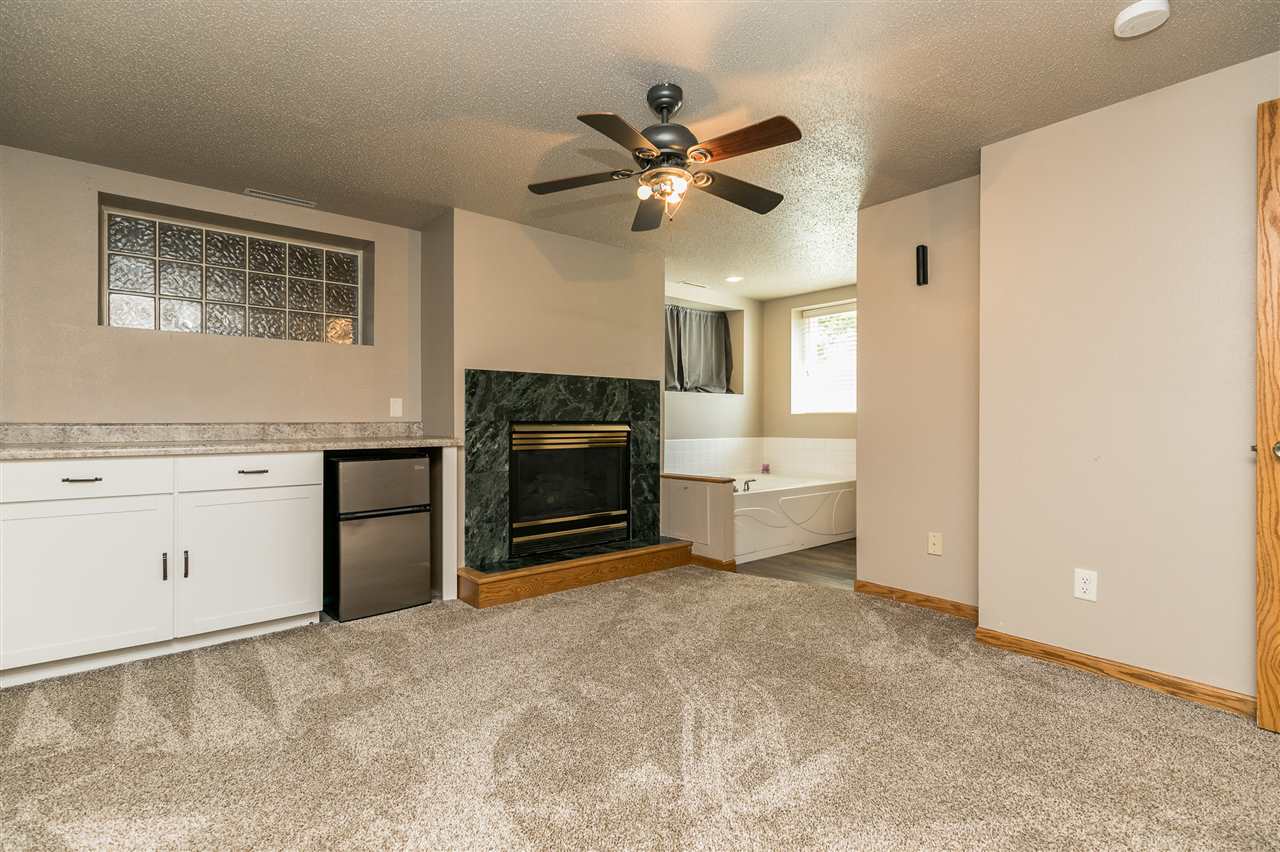 170 Chatham Road Northeast Cedar Rapids, IA 52402 - Photo 37 of 50 Gallery Image 37