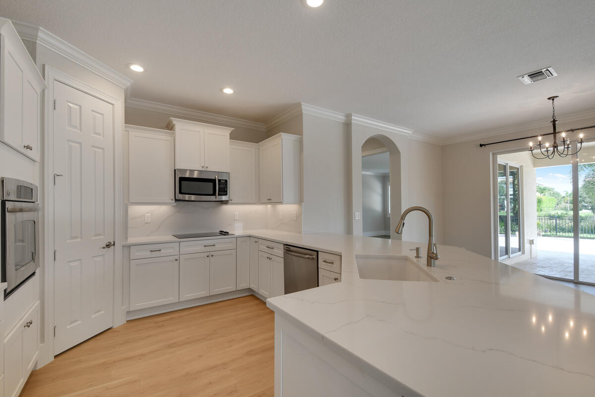 151 Whale Cay Way Jupiter, FL 33458 - Photo 15 of 64 Kitchen