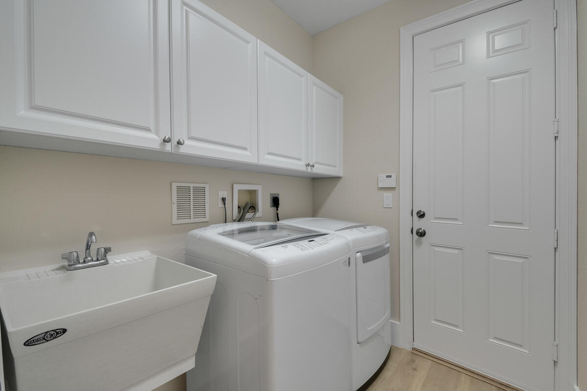 151 Whale Cay Way Jupiter, FL 33458 - Photo 43 of 64 Laundry Room