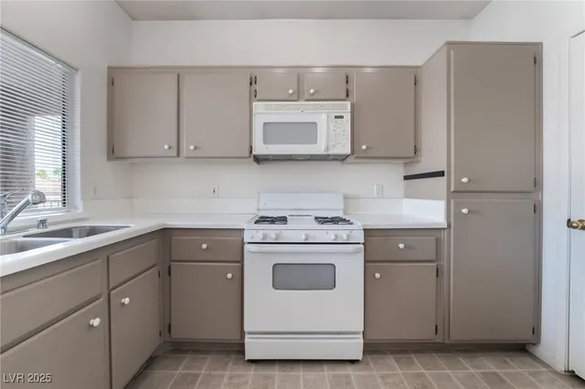 $1,500 | 251 South Green Valley Parkway, Unit 3921, Henderson, NV 89012