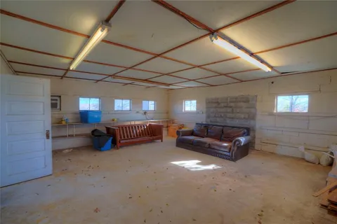 a view of livingroom with furniture