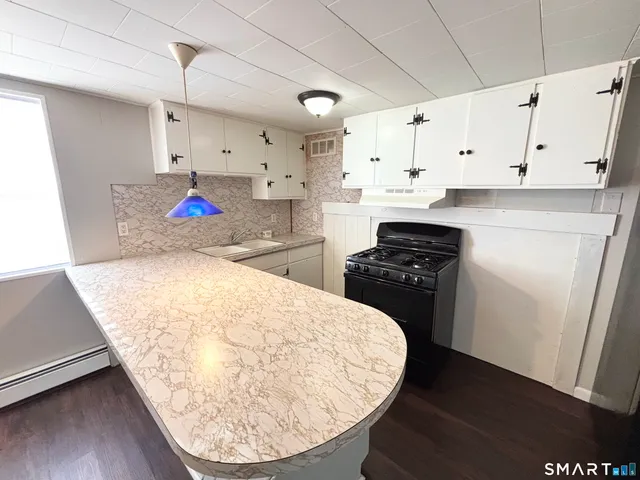 $1,250 | 12 Mountain Avenue, Unit 1, New London, CT 06320