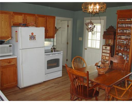 724 North Road Yarmouth, ME 04096 - Photo 5 of 25 Kitchen.