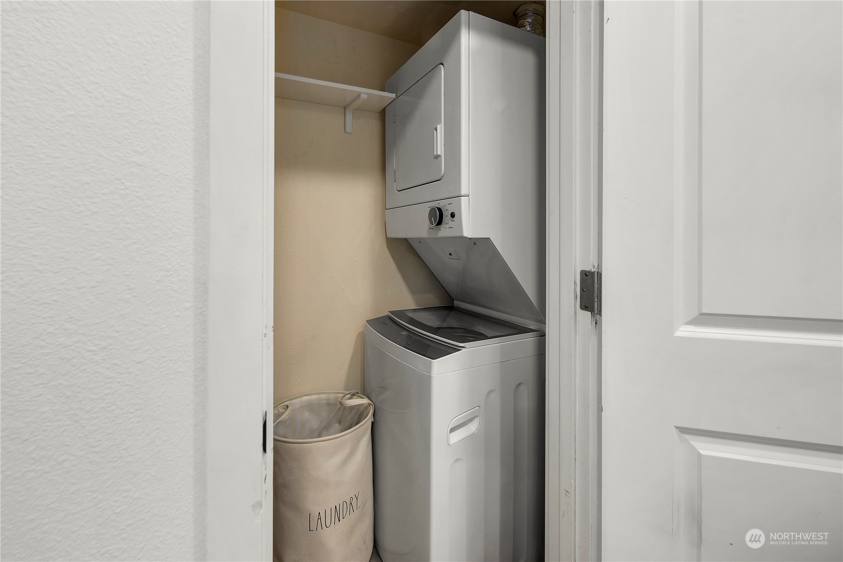 7307 Sand Point Way Northeast, Unit B618 Seattle, WA 98115 - Photo 22 of 23 a kitchen with a stove and a refrigerator