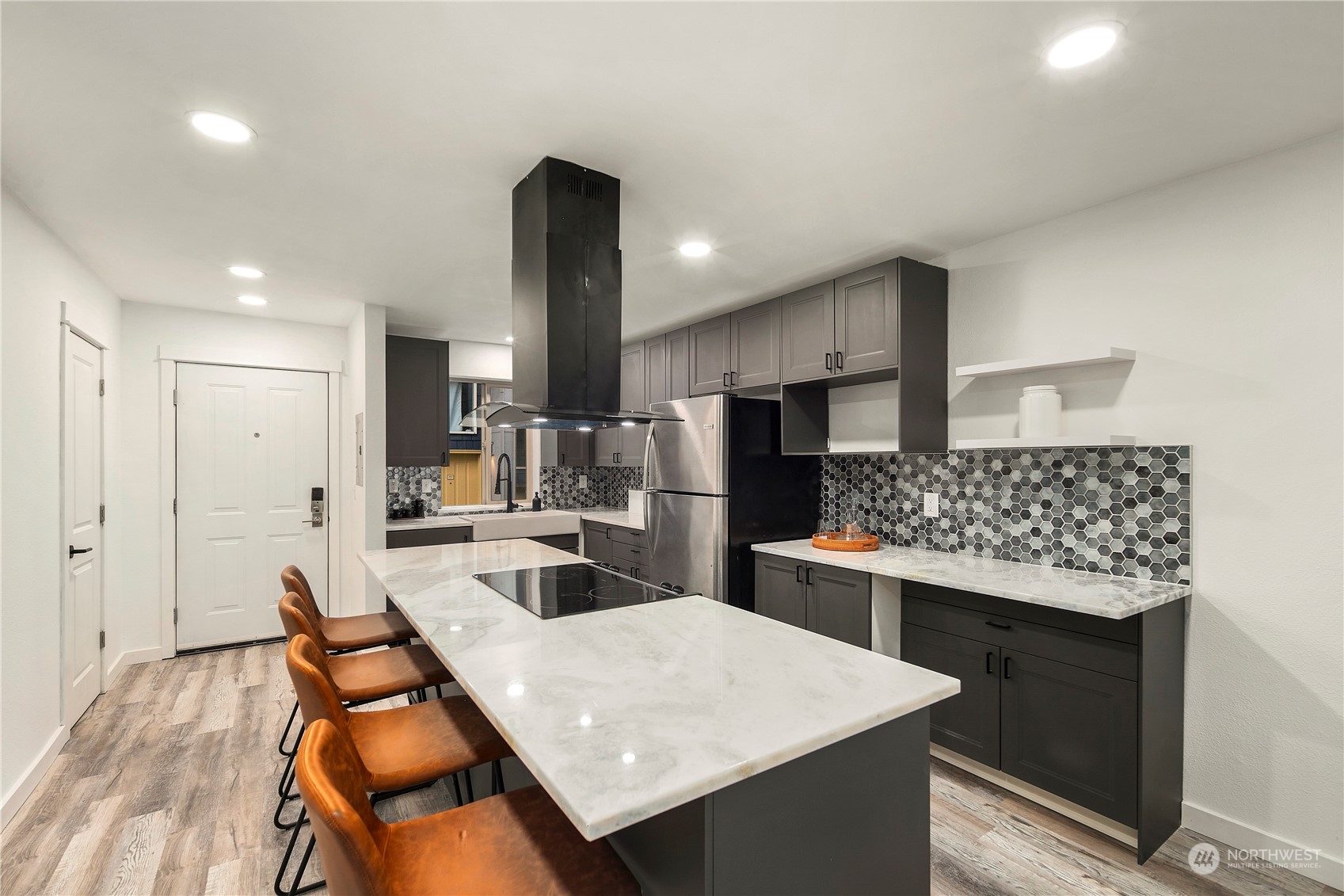 7307 Sand Point Way Northeast, Unit B618 Seattle, WA 98115 - Photo 6 of 23 a kitchen that has a table and chairs in it