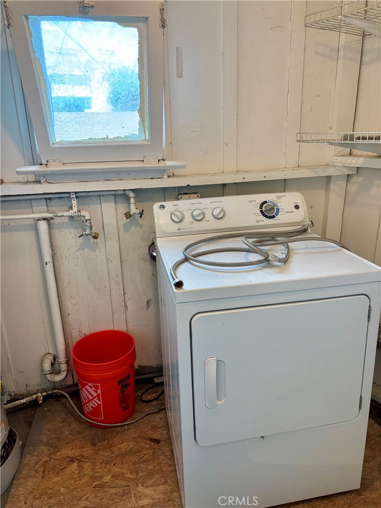 25 Galleon Street Marina del Rey, CA 90292 - Photo 19 of 41 a utility room with dryer and washer