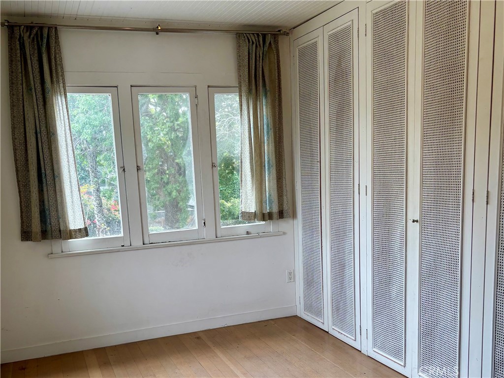 25 Galleon Street Marina del Rey, CA 90292 - Photo 21 of 41 a view of a window in an empty room