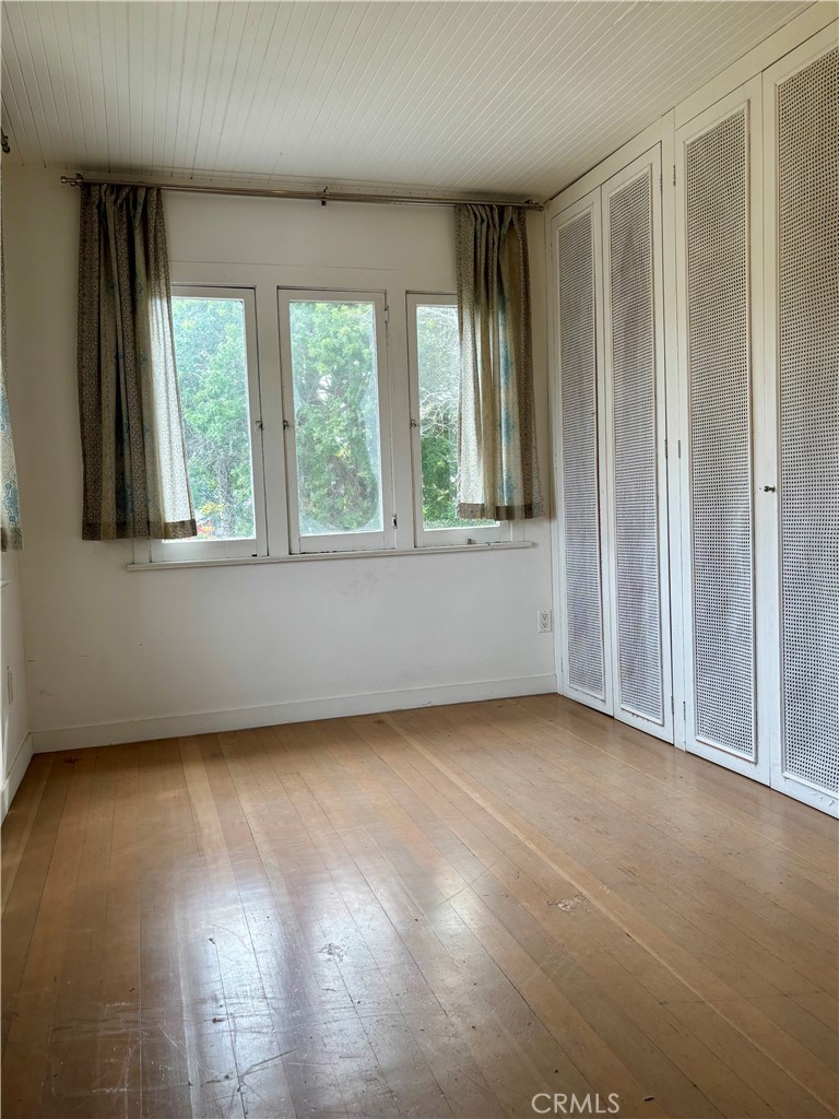 25 Galleon Street Marina del Rey, CA 90292 - Photo 22 of 41 an empty room with wooden floor and windows