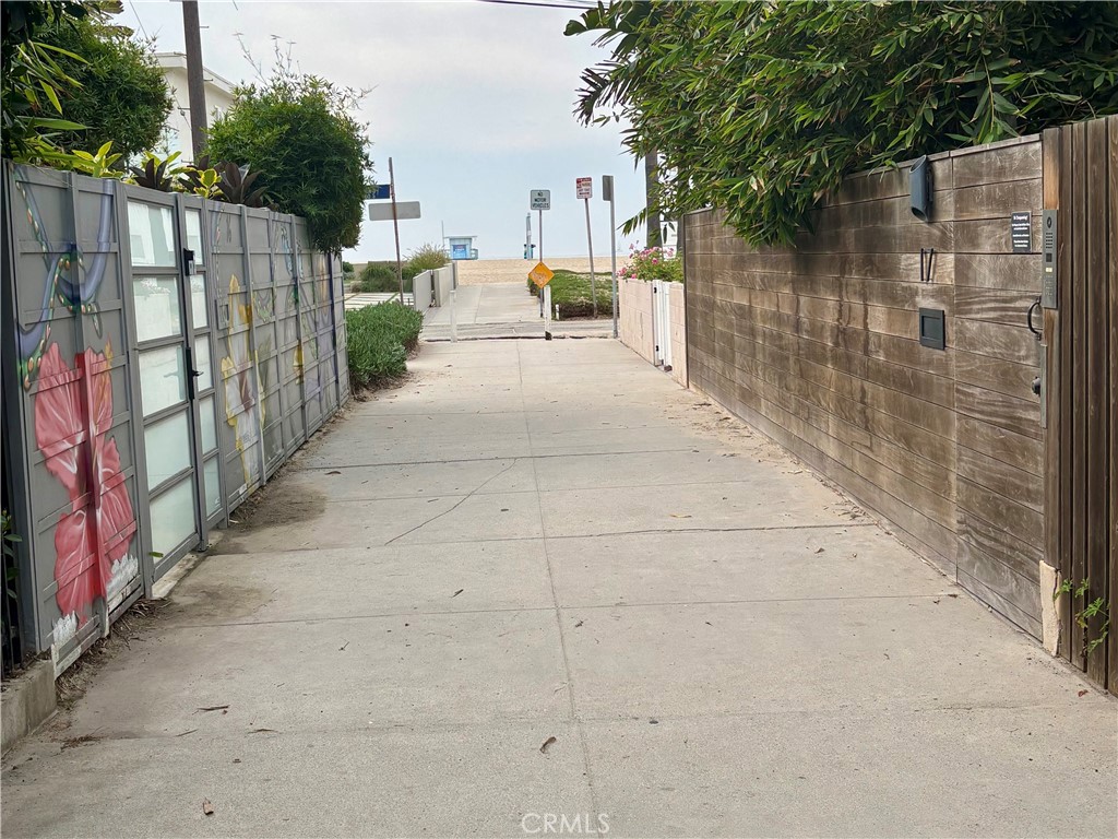 25 Galleon Street Marina del Rey, CA 90292 - Photo 30 of 41 a view of a patio with table and chairs with wooden fence