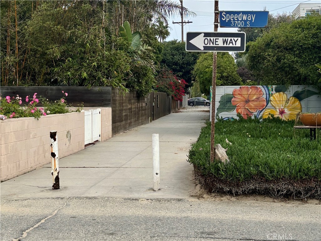 25 Galleon Street Marina del Rey, CA 90292 - Photo 31 of 41 a street sign on a sidewalk next to a road