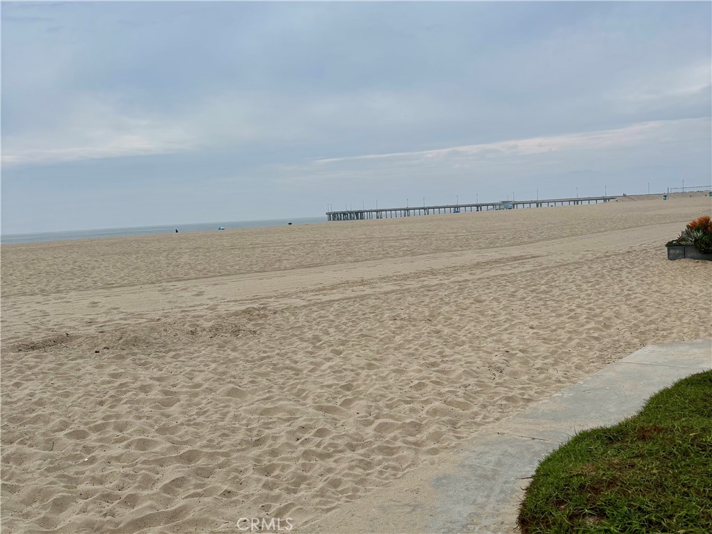 25 Galleon Street Marina del Rey, CA 90292 - Photo 37 of 41 a view of an ocean beach