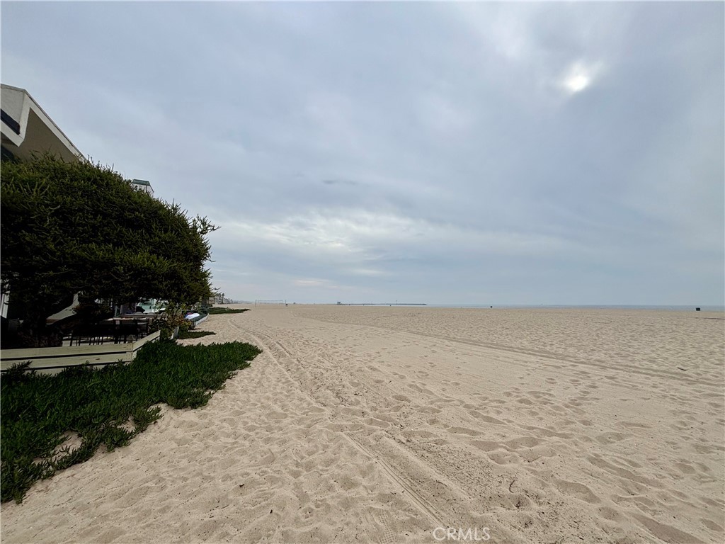 25 Galleon Street Marina del Rey, CA 90292 - Photo 38 of 41 a view of an ocean beach