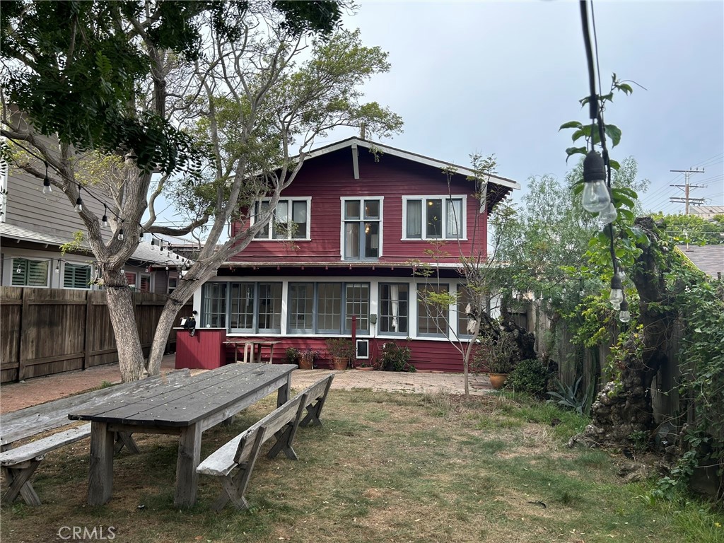 25 Galleon Street Marina del Rey, CA 90292 - Photo 39 of 41 a view of a house with a yard potted plants and large tree