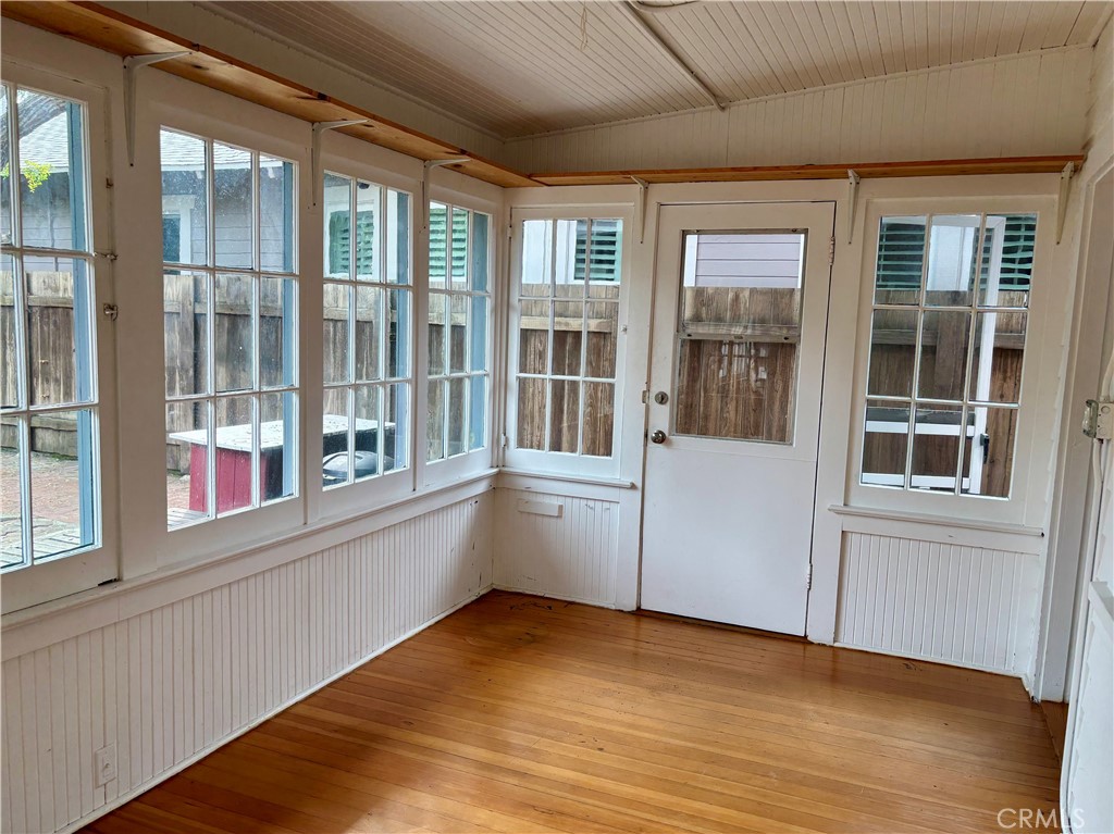 25 Galleon Street Marina del Rey, CA 90292 - Photo 4 of 41 an empty room with wooden floor and windows