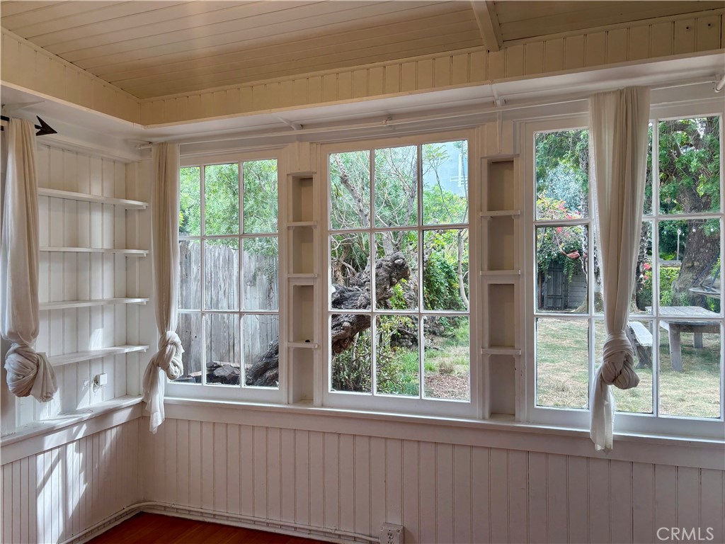 25 Galleon Street Marina del Rey, CA 90292 - Photo 6 of 41 a view of a window in a room