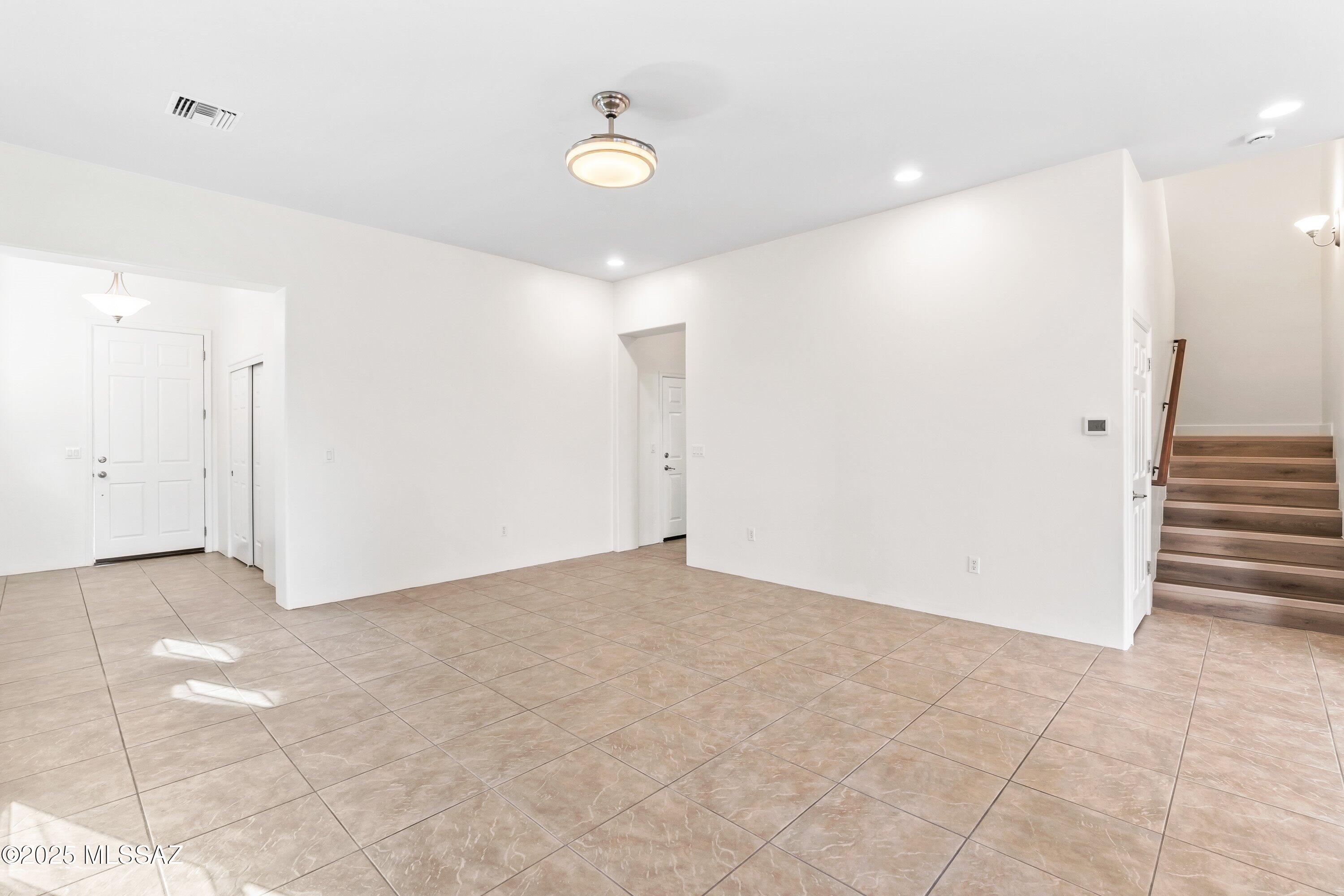 443 East Croydon Park Road Tucson, AZ 85704 - Photo 4 of 28