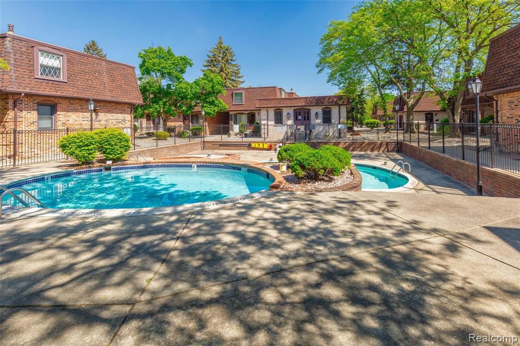 5055 Crooks Road, Unit 15 Royal Oak, MI 48073 - Photo 5 of 22