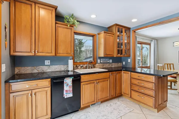 $699,900 | 3237 Shores Boulevard, Wayzata, MN 55391