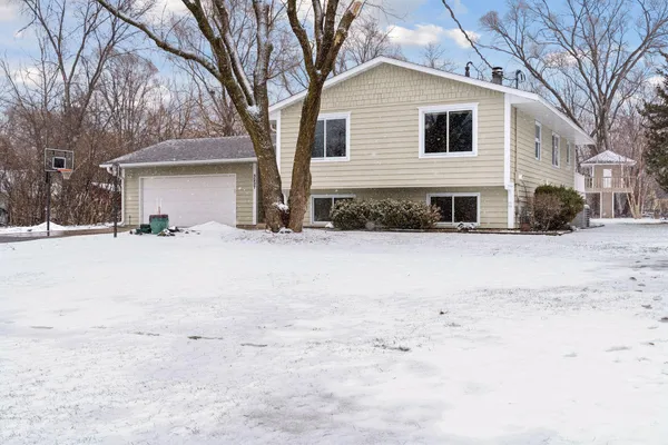 $699,900 | 3237 Shores Boulevard, Wayzata, MN 55391