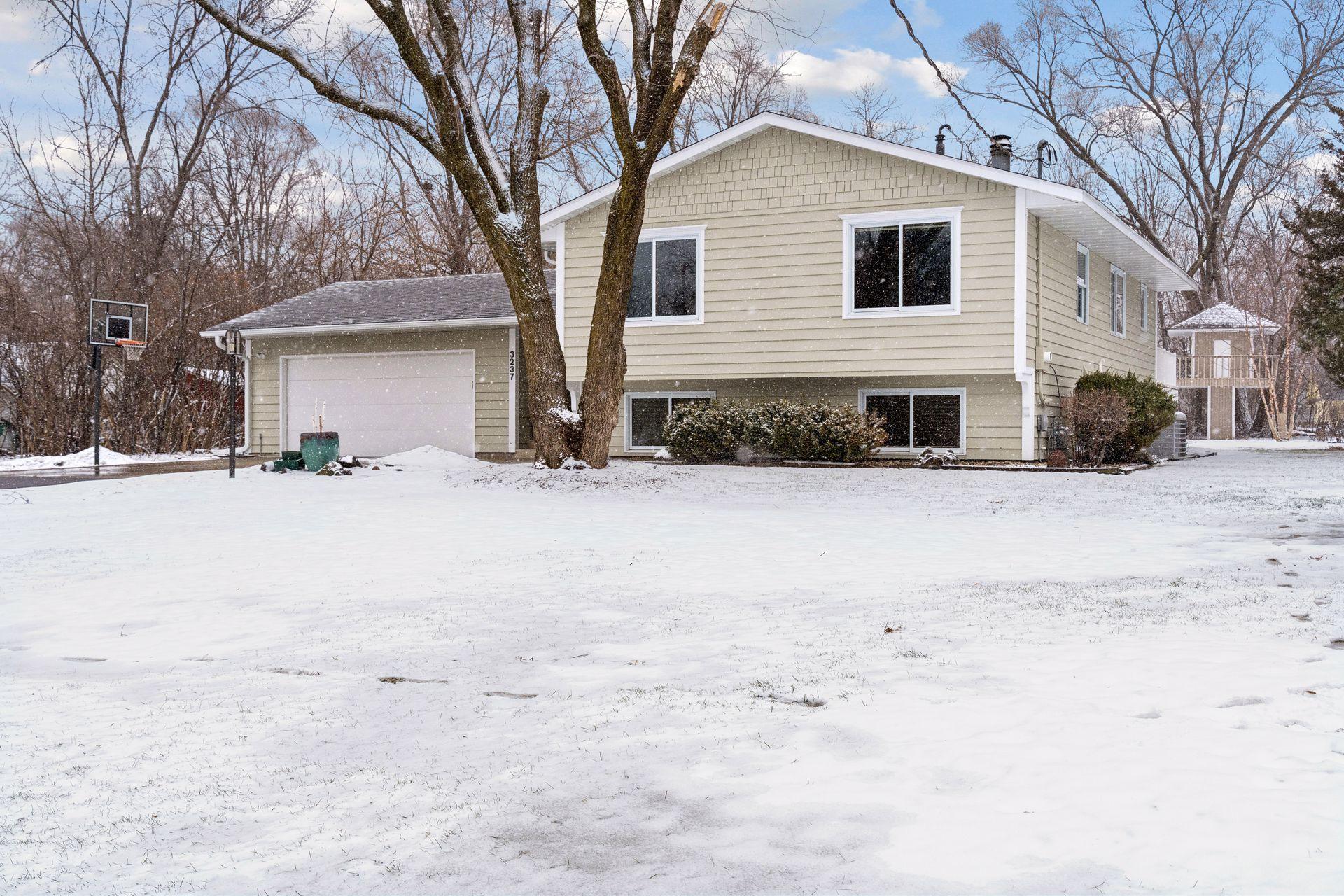 3237 Shores Boulevard Wayzata, MN 55391 - Photo 2 of 26