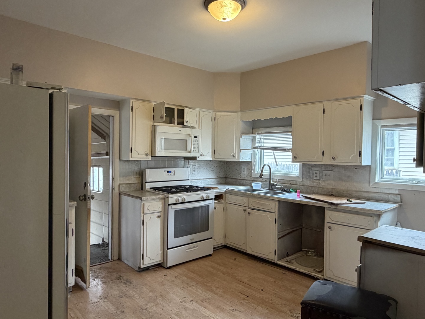 743 Bangs Street Aurora, IL 60505 - Photo 13 of 33