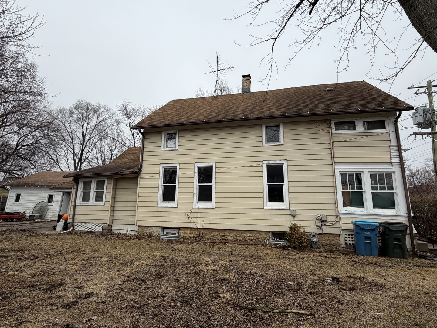 743 Bangs Street Aurora, IL 60505 - Photo 3 of 33