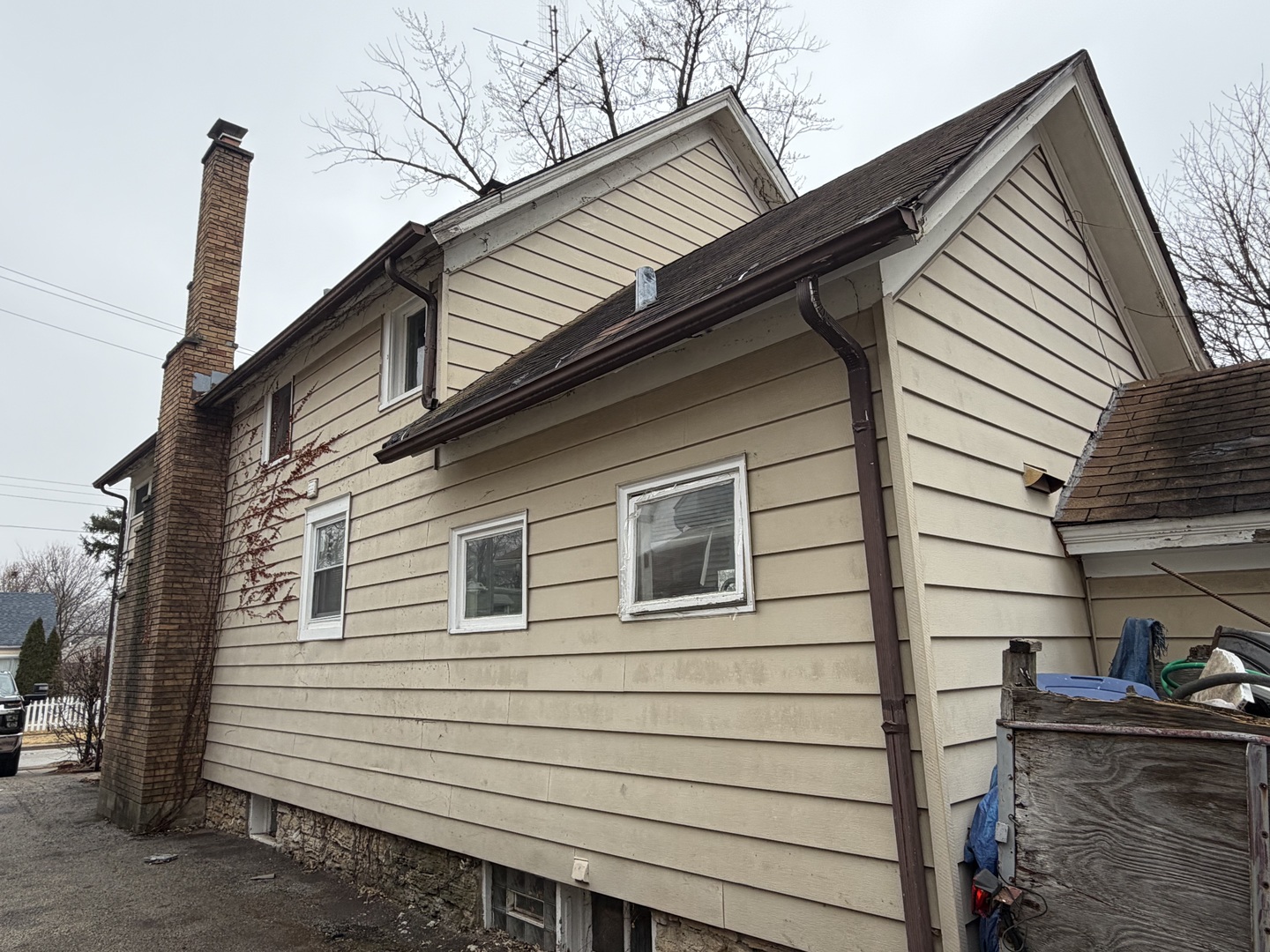 743 Bangs Street Aurora, IL 60505 - Photo 4 of 33