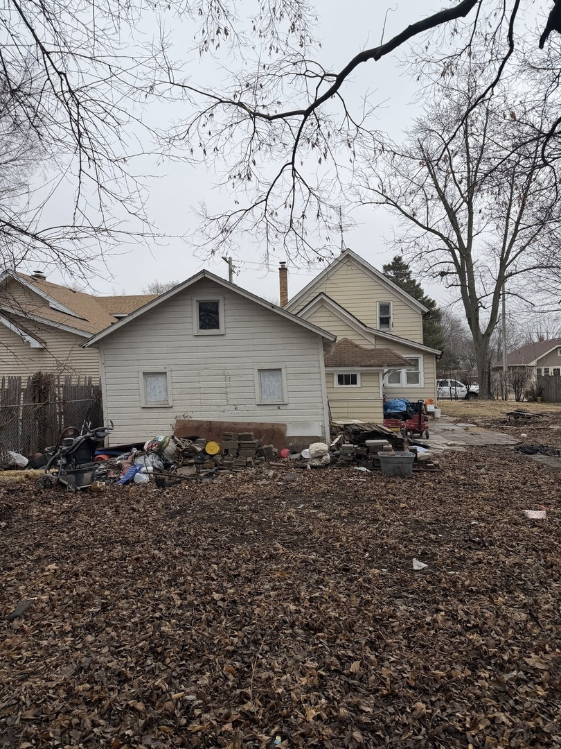 743 Bangs Street Aurora, IL 60505 - Photo 7 of 33
