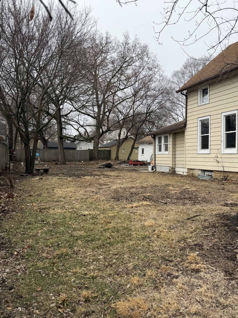 743 Bangs Street Aurora, IL 60505 - Photo 8 of 33