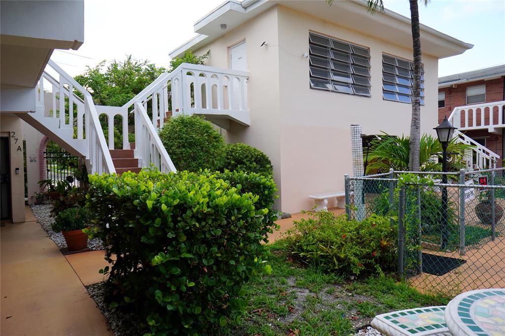 160 Northeast 8th Avenue, Unit 25B Hallandale Beach, FL 33009 - Photo 9 of 35 a front view of a house with balcony and garden